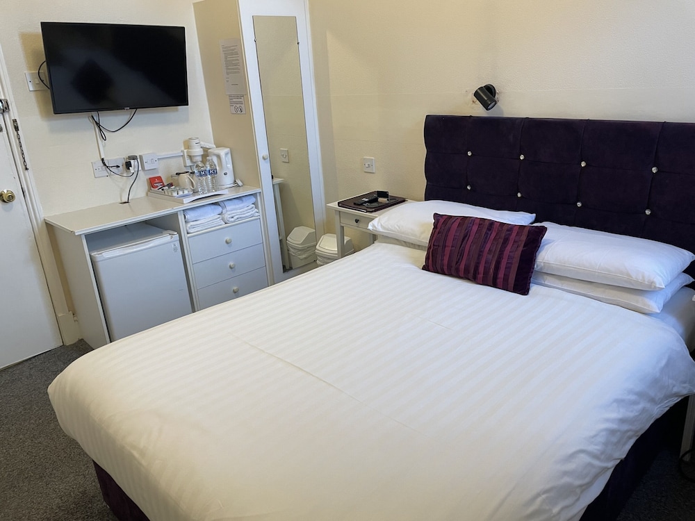 Standard Double Room, Ensuite photo 3
