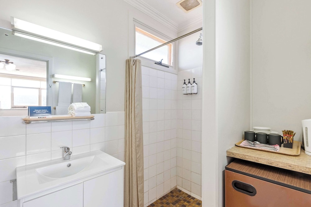 Standard Room, Multiple Beds, Non Smoking photo 2