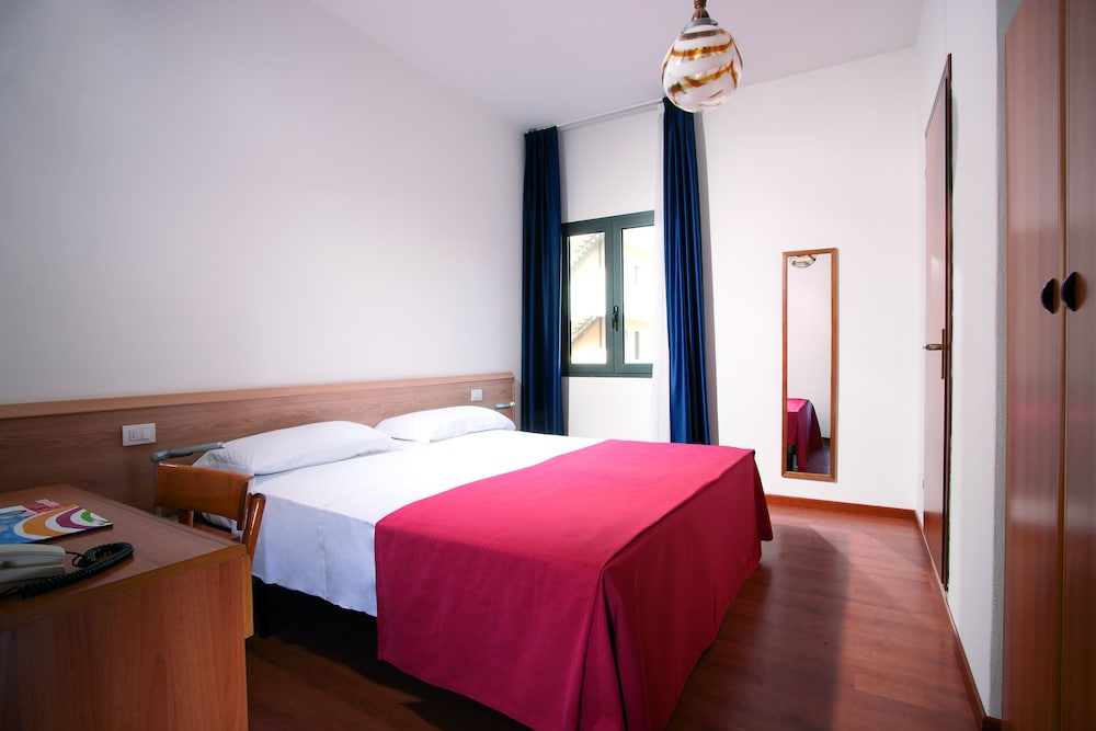 Standard Double Room - Photo 2