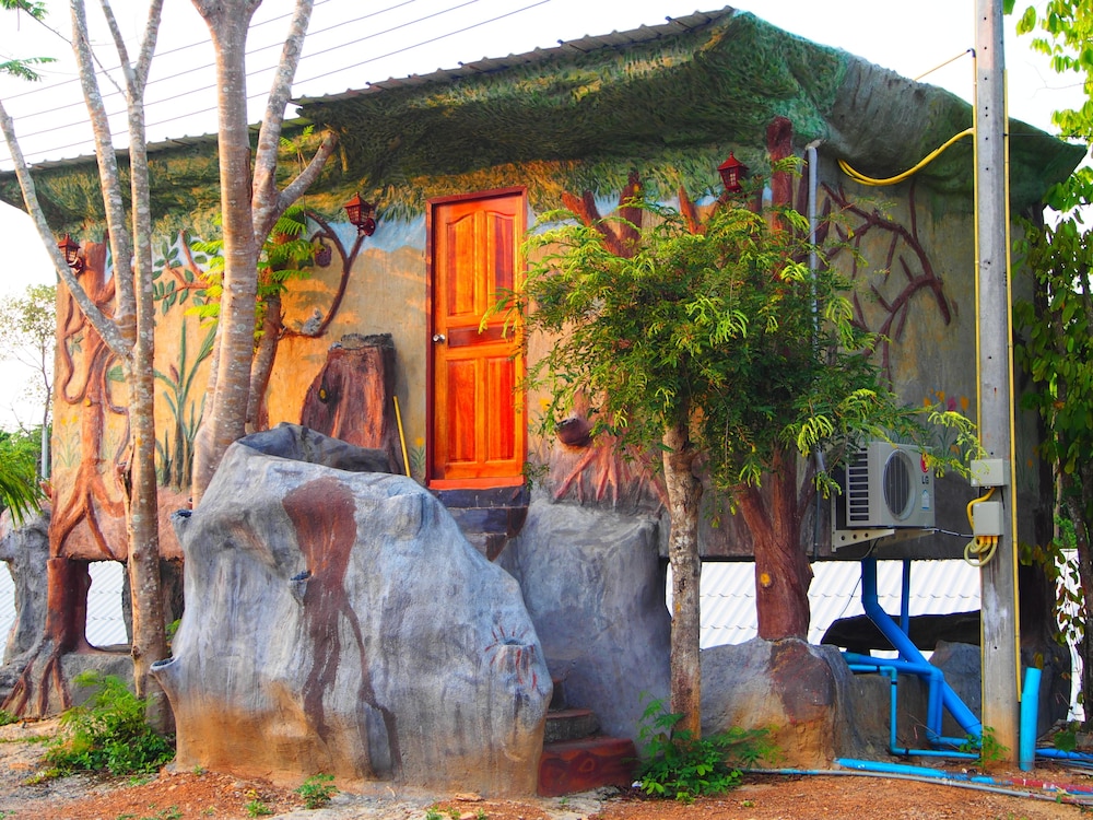Waterfall Bungalow photo 2