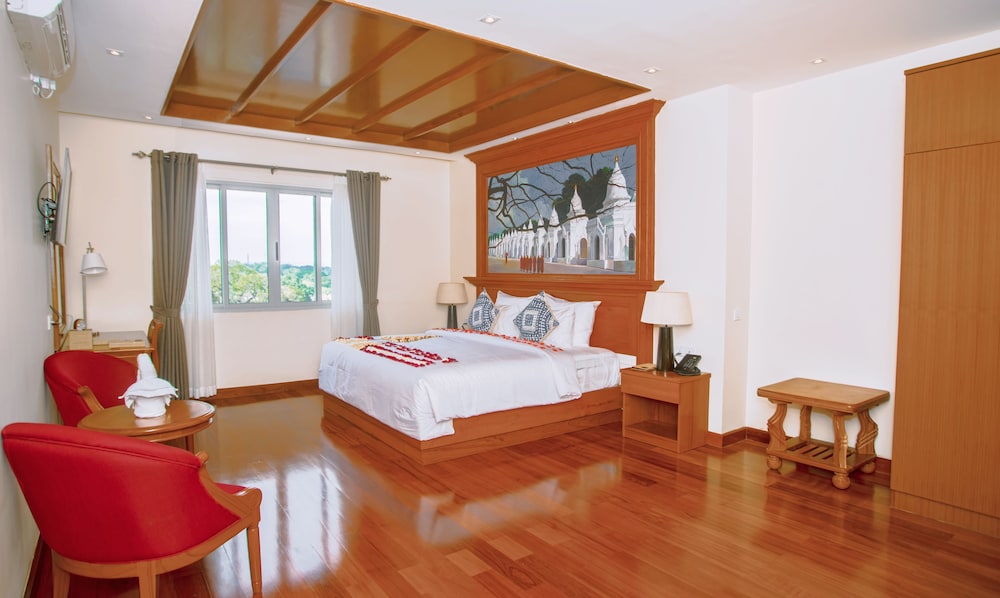 Royal Sunset Family Suite photo 1