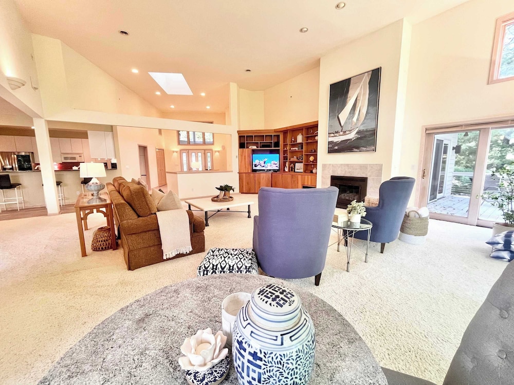 House, Multiple Beds, Hot Tub, Golf View (Work Hard Play Hard) photo 1