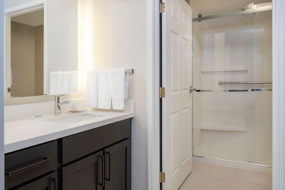 Suite, 1 Bedroom - Photo 9