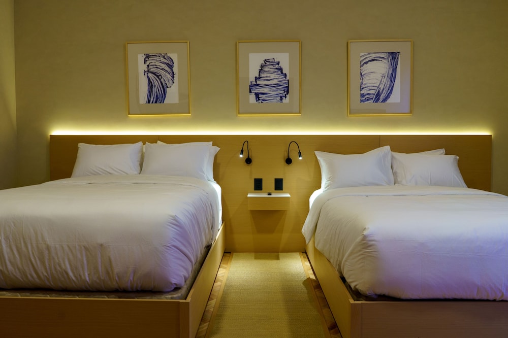 Royal Apartment, 2 Bedrooms, Kitchenette, City View photo 2