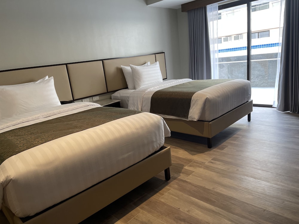 Deluxe Room, 2 Double Beds, Pool View - Photo 5