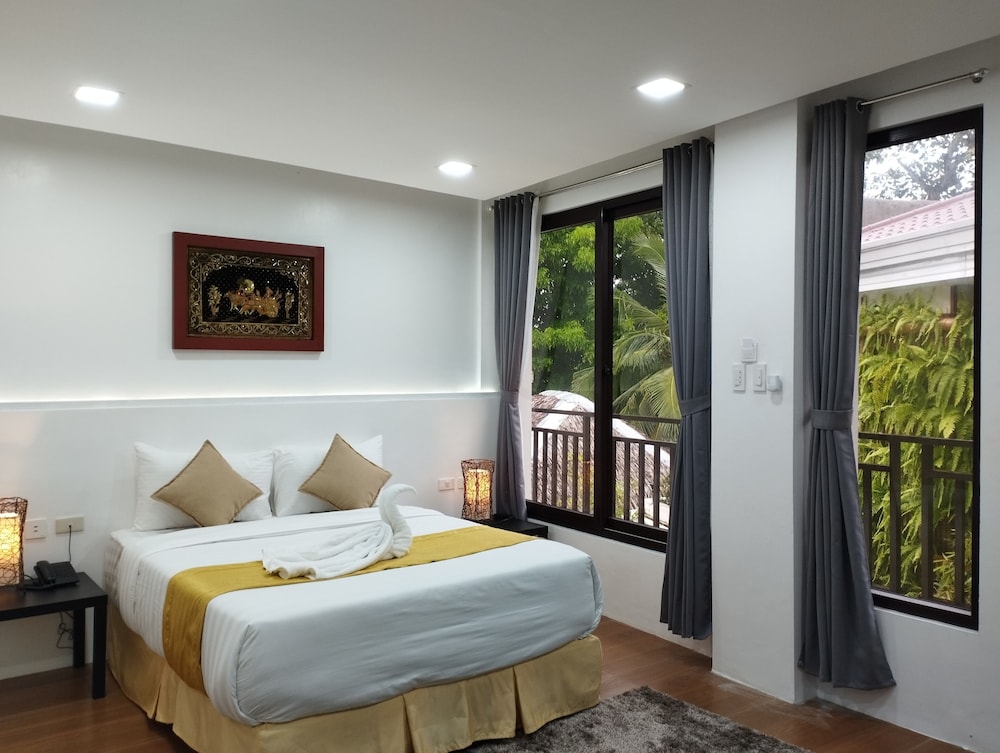 Deluxe with Garden & Garden Wall View (1QB) photo 2