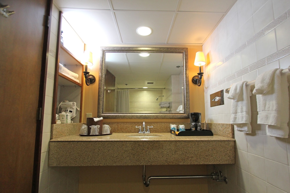 Deluxe Room, 2 Queen Beds, Ground Floor photo 3