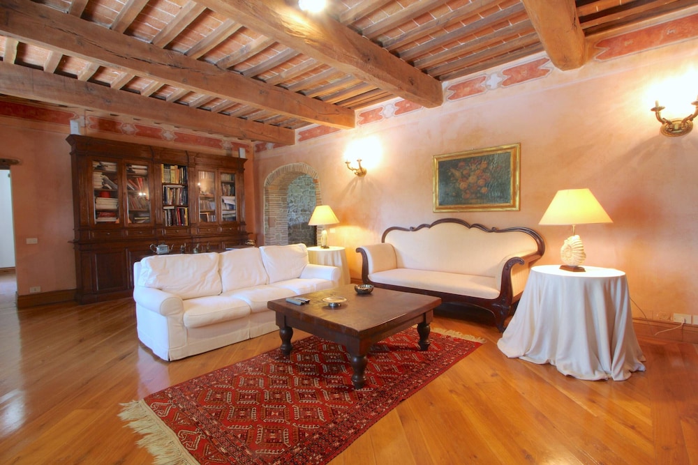 Villa photo 1