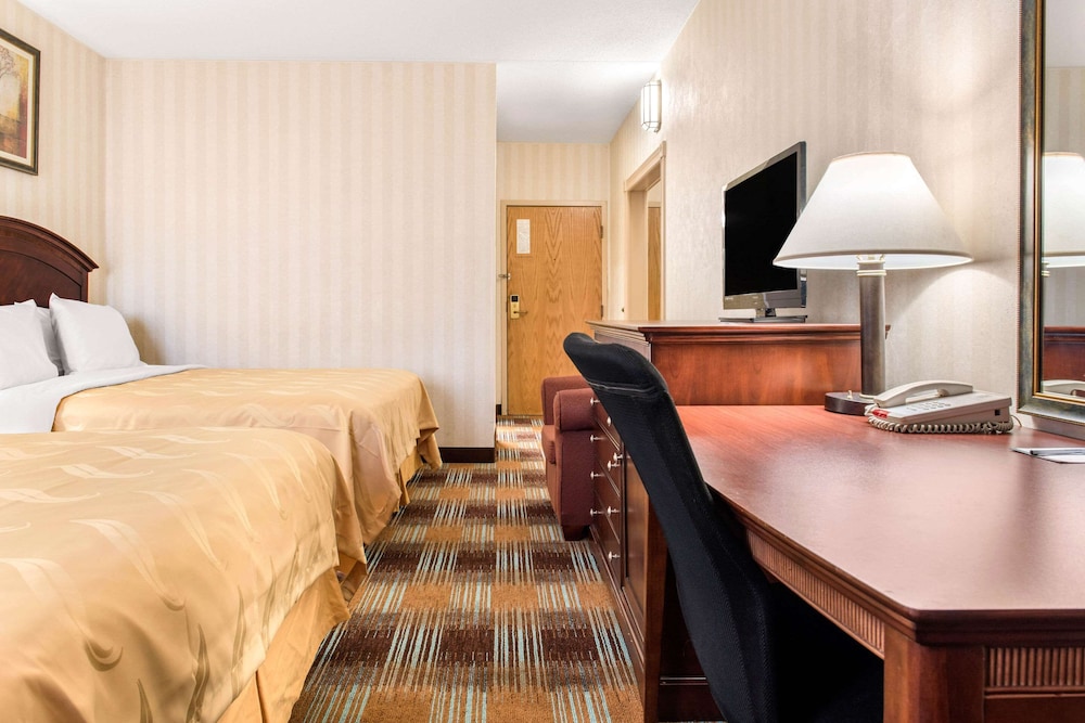 Standard Room, 2 Queen Beds, Non Smoking - Photo 3