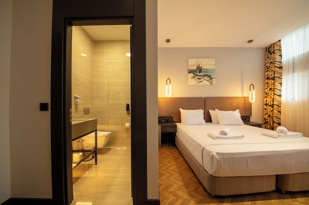 2 + 1 Suite Room with Sea View - Photo 4