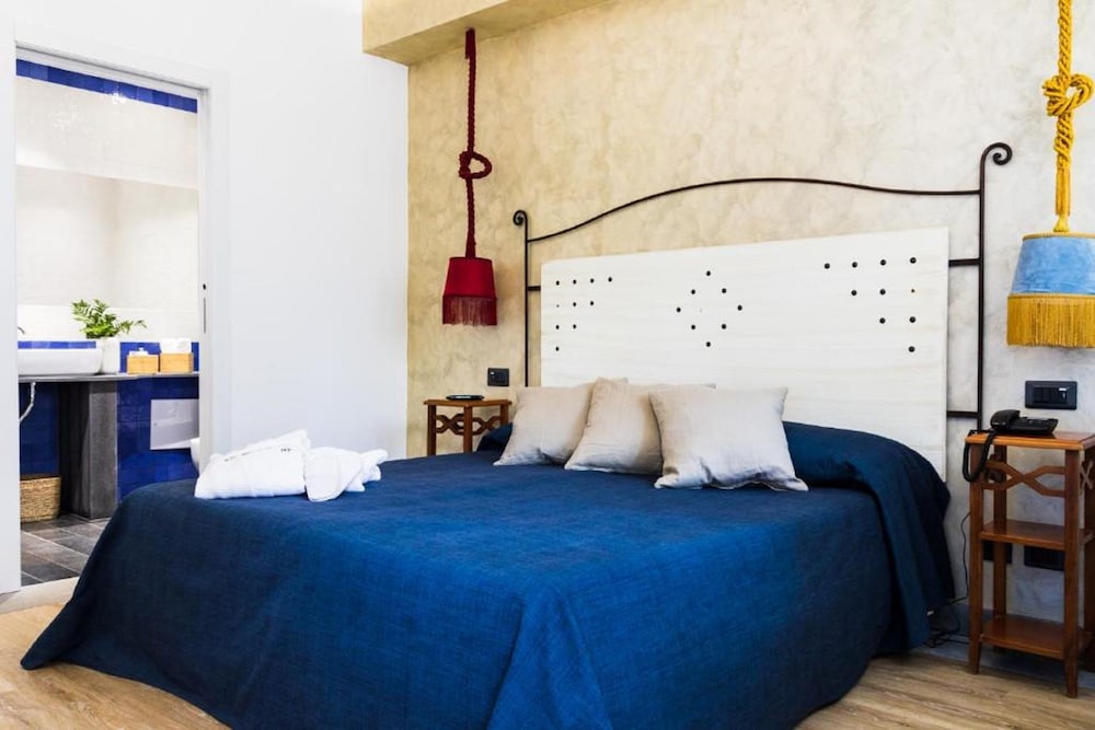 Deluxe Room - Photo 1