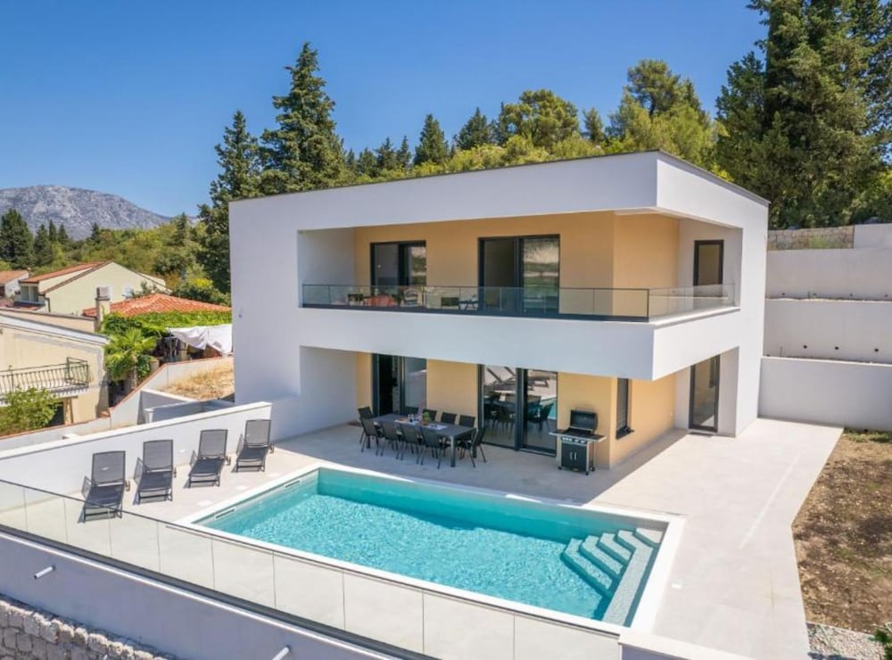 House (Holiday Home)