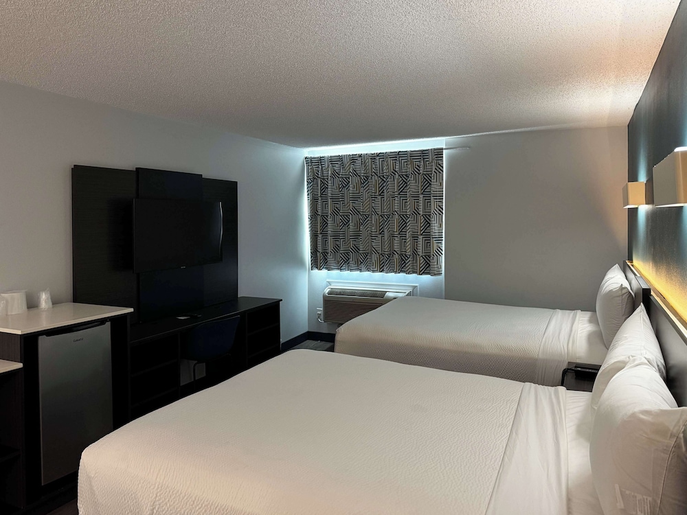 Standard Room, 2 Queen Beds, Non Smoking - Photo 3