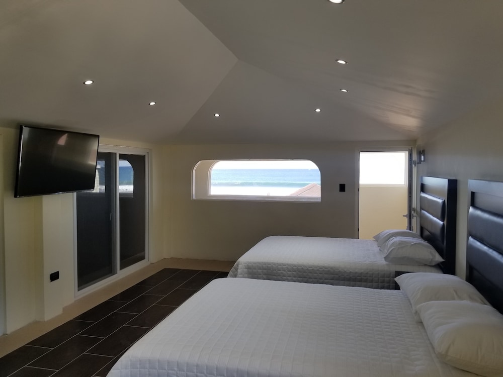 Deluxe Triple Room, 2 Bedrooms, 2 Bathrooms, Pool View photo 3