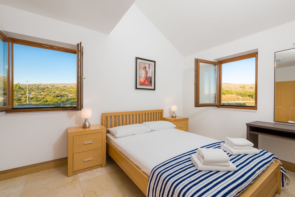 Premium Apartment(Apt 6), 2 Bedrooms, Balcony, Sea View