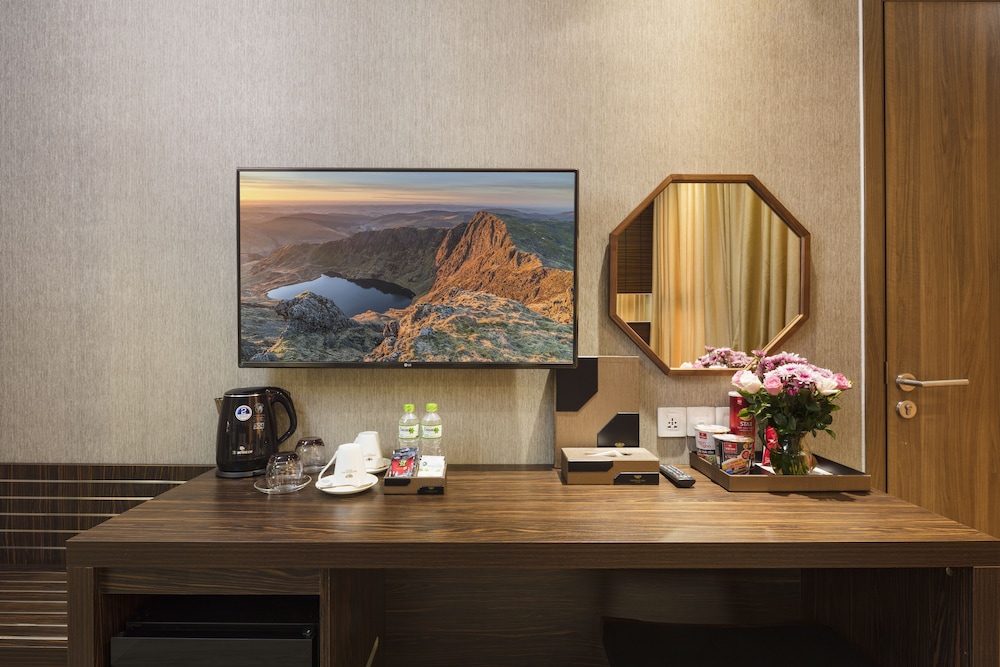 Deluxe Double Room, City View - Photo 13