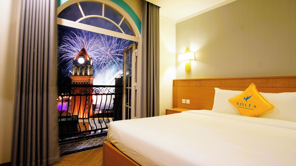 Signature Double Room, 1 King Bed, Balcony, Sea View