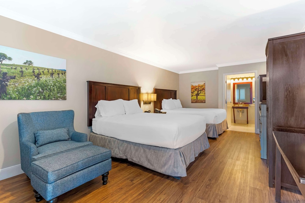Standard Room, 2 Queen Beds, Accessible, Non Smoking (Walk-in Shower) - Photo 3