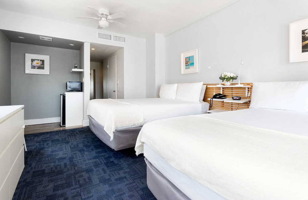 Deluxe Room, 2 Queen Beds - Photo 3