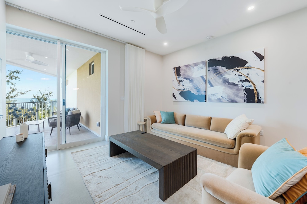 308 - 2 Bedroom Partial Ocean View (3rd Floor)