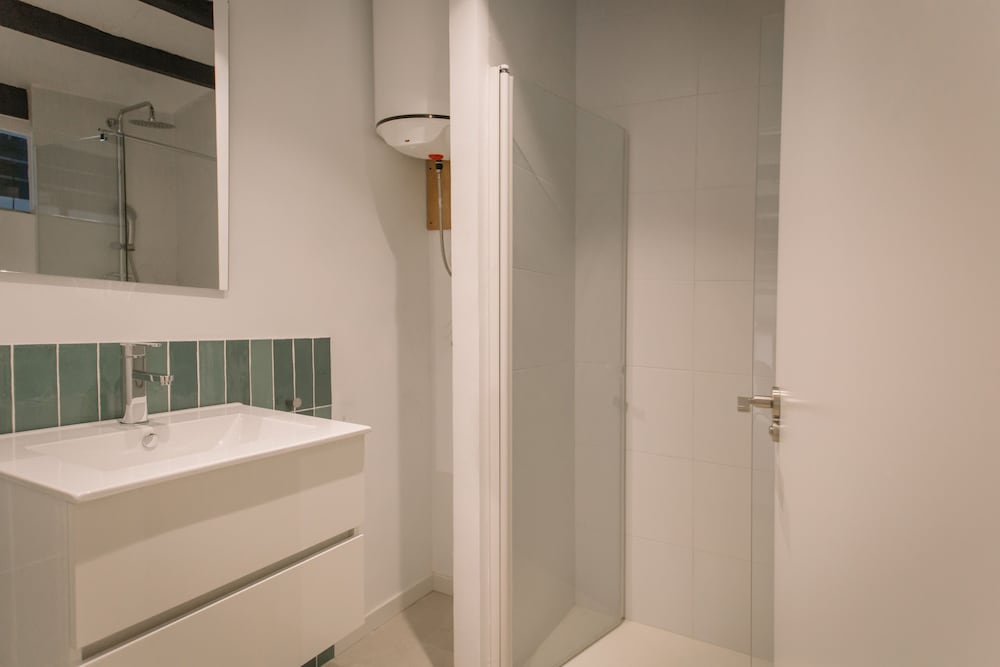 Studio, Ensuite - Photo 21