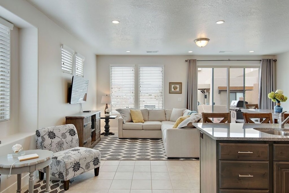 Townhome, 3 Bedrooms photo 1