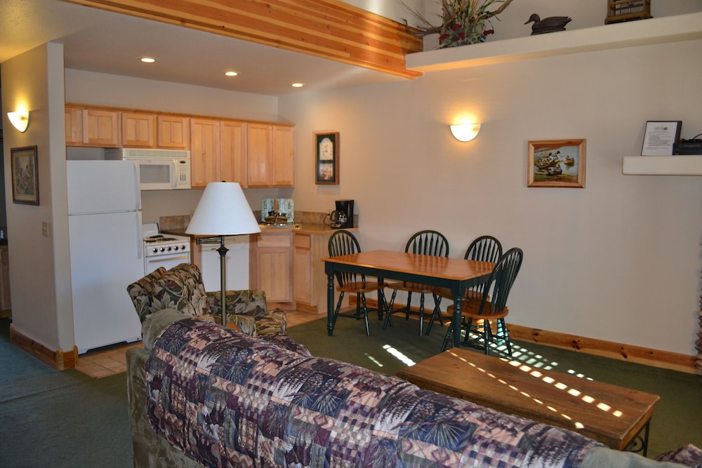 Premium Suite, Private Bathroom (203 2 Bedroom Duck Suite) No Pets