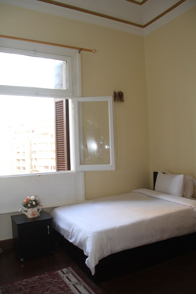 Twin Room, 2 Twin Beds, Private Bathroom - Photo 9