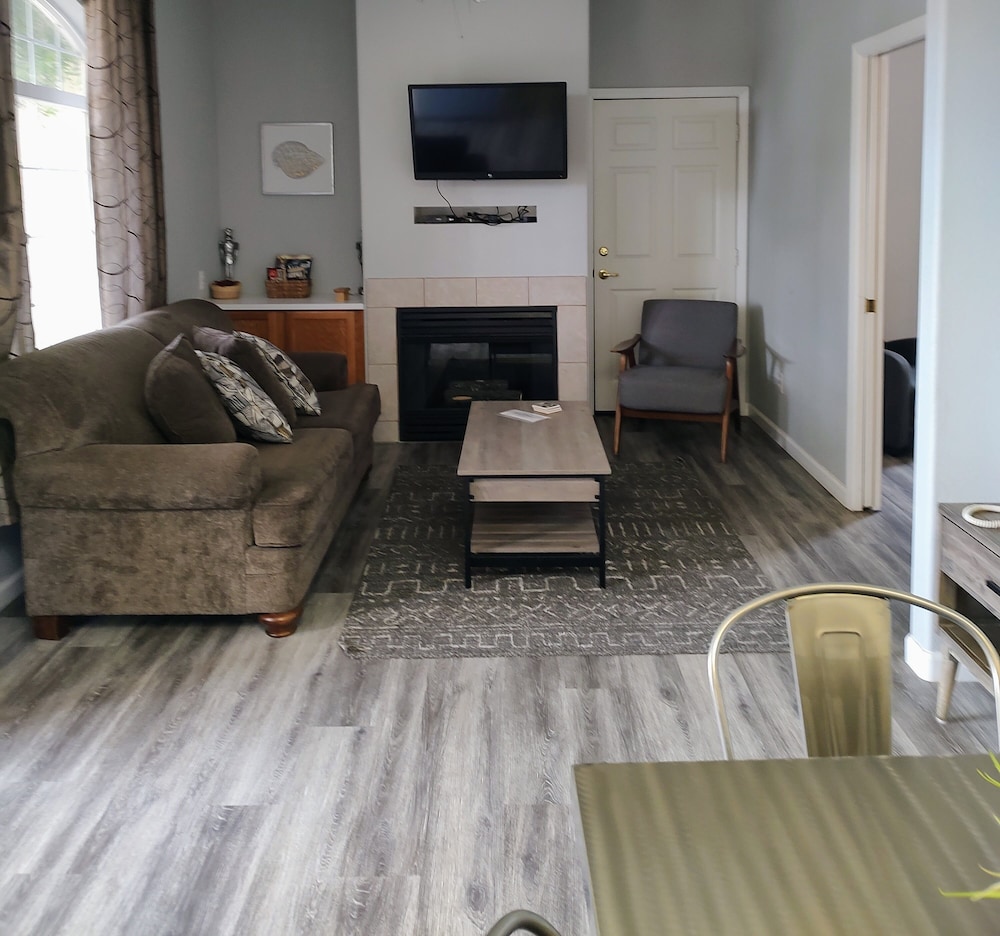 Condo4 604