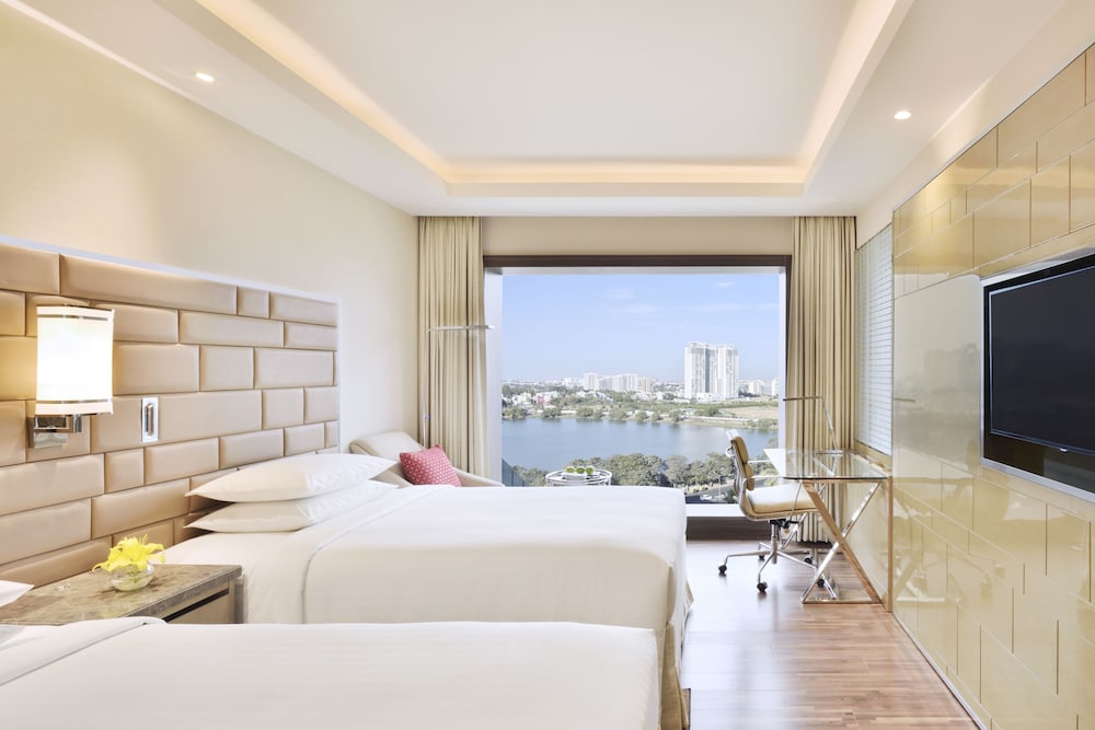 Deluxe Room, 2 Twin Beds, City View photo 2
