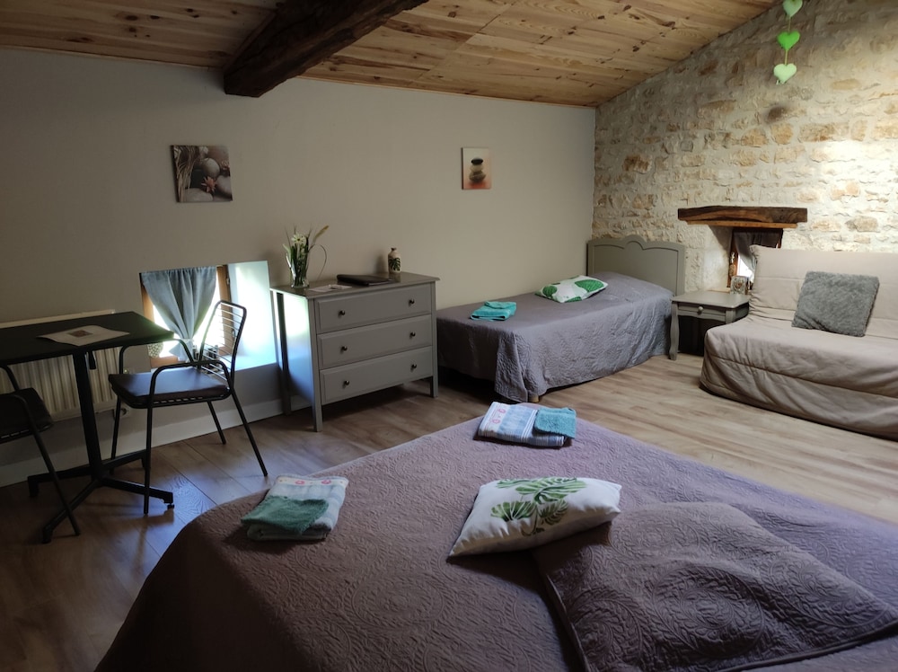 Triple Room (Lezay) photo 2