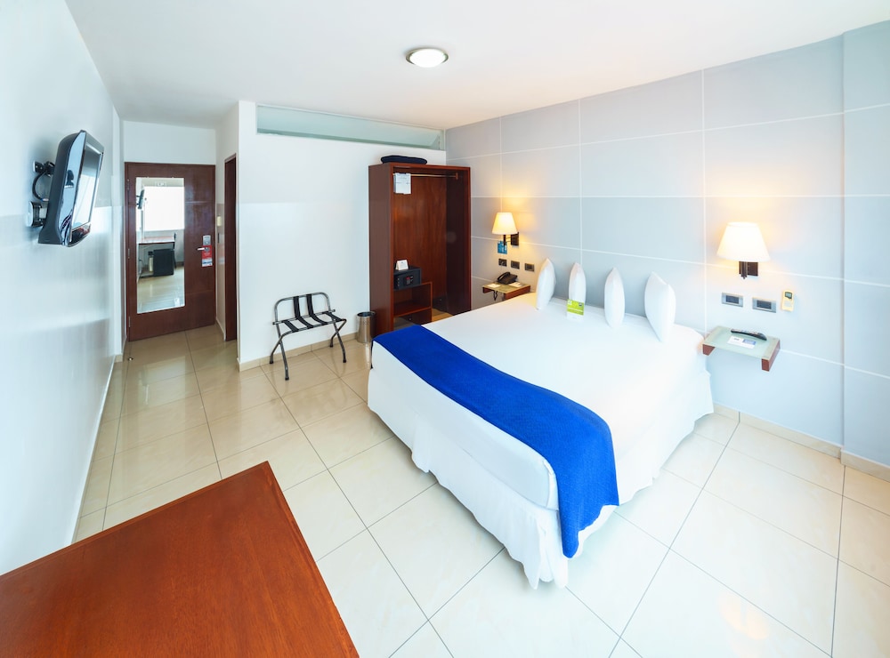 Standard Room, 1 Queen Bed - Photo 3