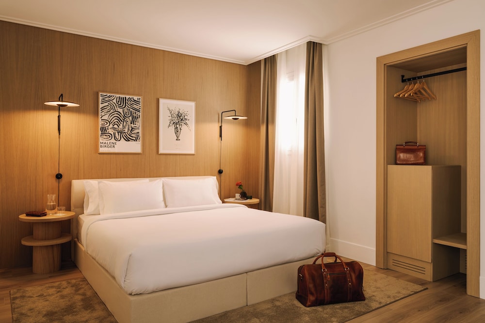 Superior Room, 1 King Bed, Terrace