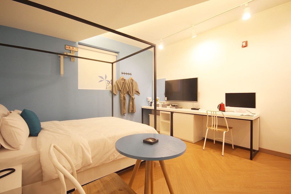Standard Double Room, Non Smoking - Photo 3