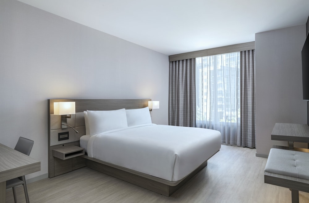 Suite, 1 King Bed (Mobility Accessible, Transfer Shower)