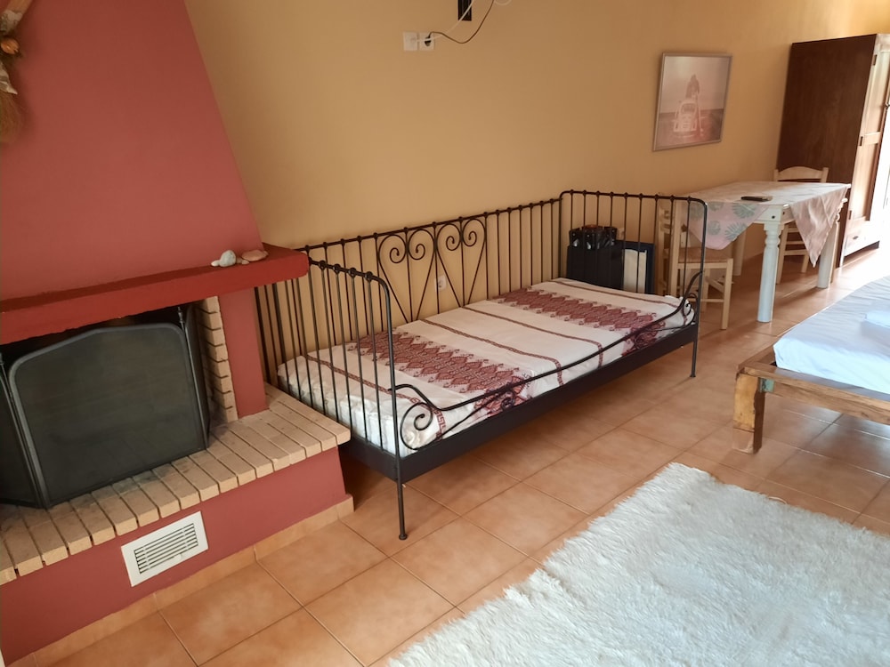 2 Adults One-Bedroom Apartment - Photo 19