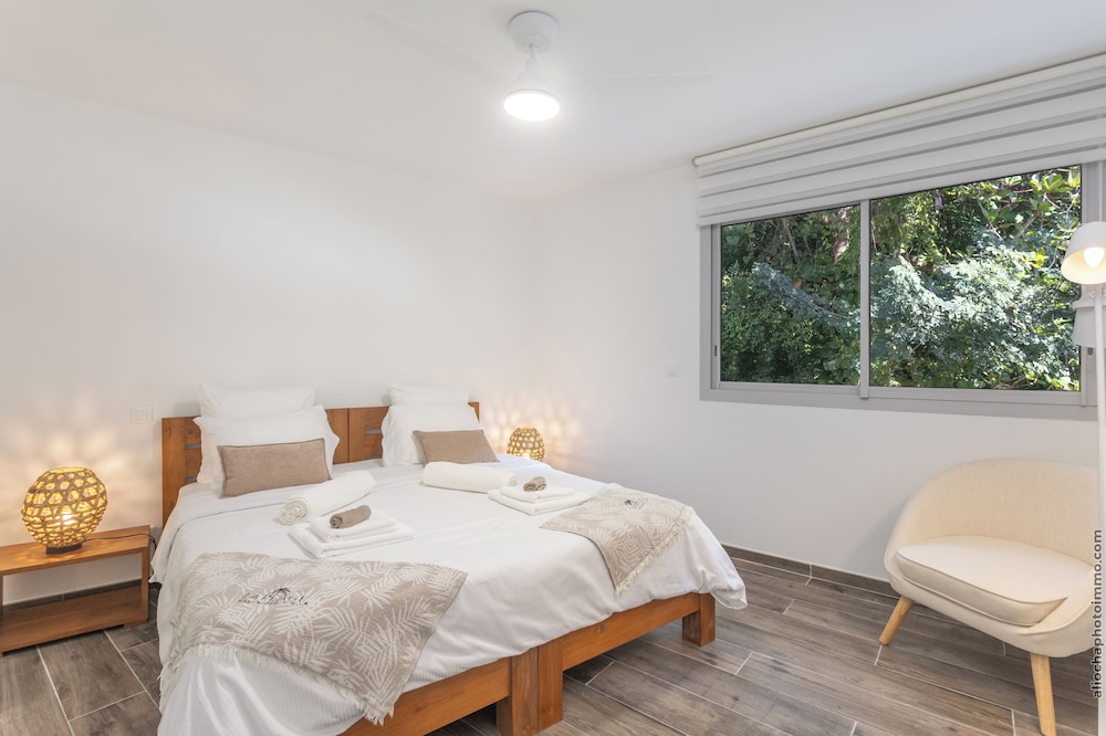 Superior Apartment, 3 Bedrooms, Beach View photo 3