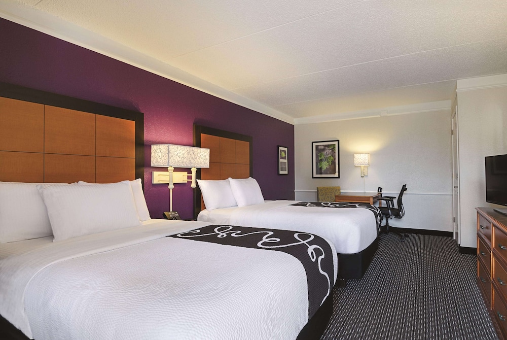 Room, 2 Double Beds, Non Smoking - Photo 3