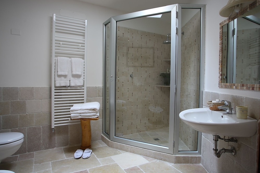 Suite - Photo 9