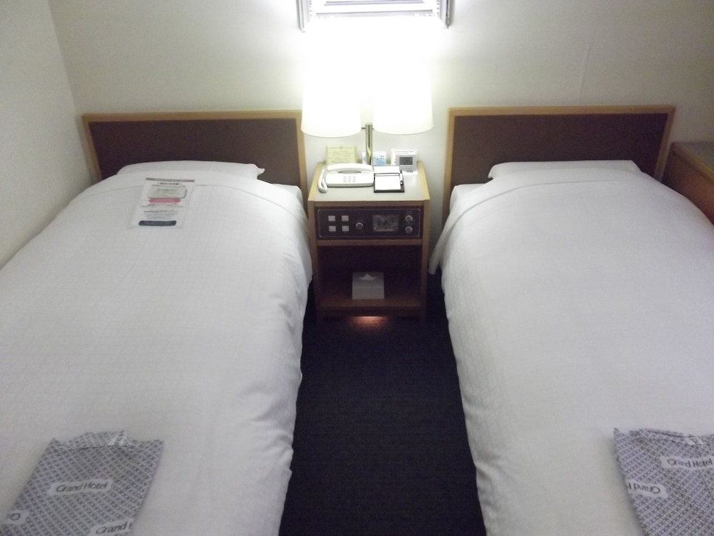 Twin Room, Smoking photo 3
