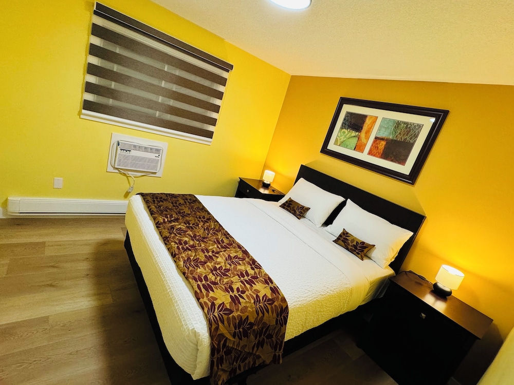 Deluxe Two Queen with Kitchenette photo 3