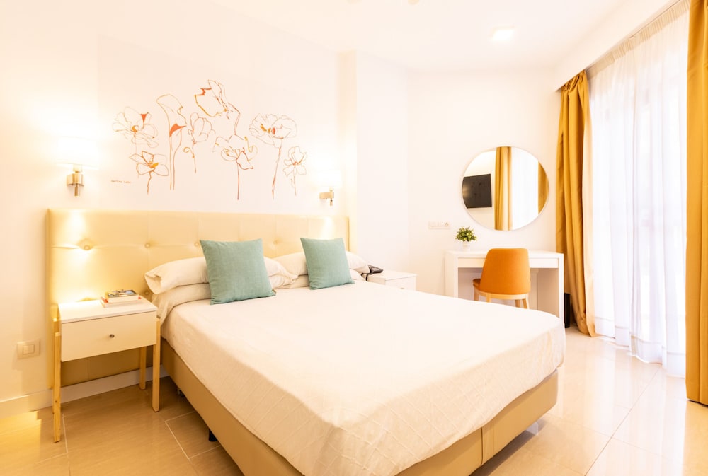Double or Twin Room, Terrace, Partial Sea View photo 3