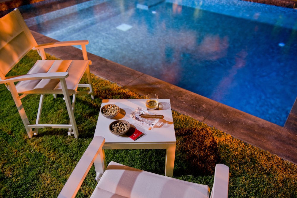 Villa, 1 King Bed, Non Smoking (Private Pool) - Photo 2