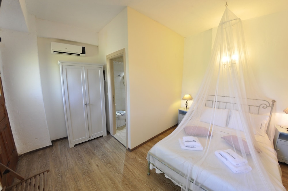 Double Room (A3, A4, D2) photo 2