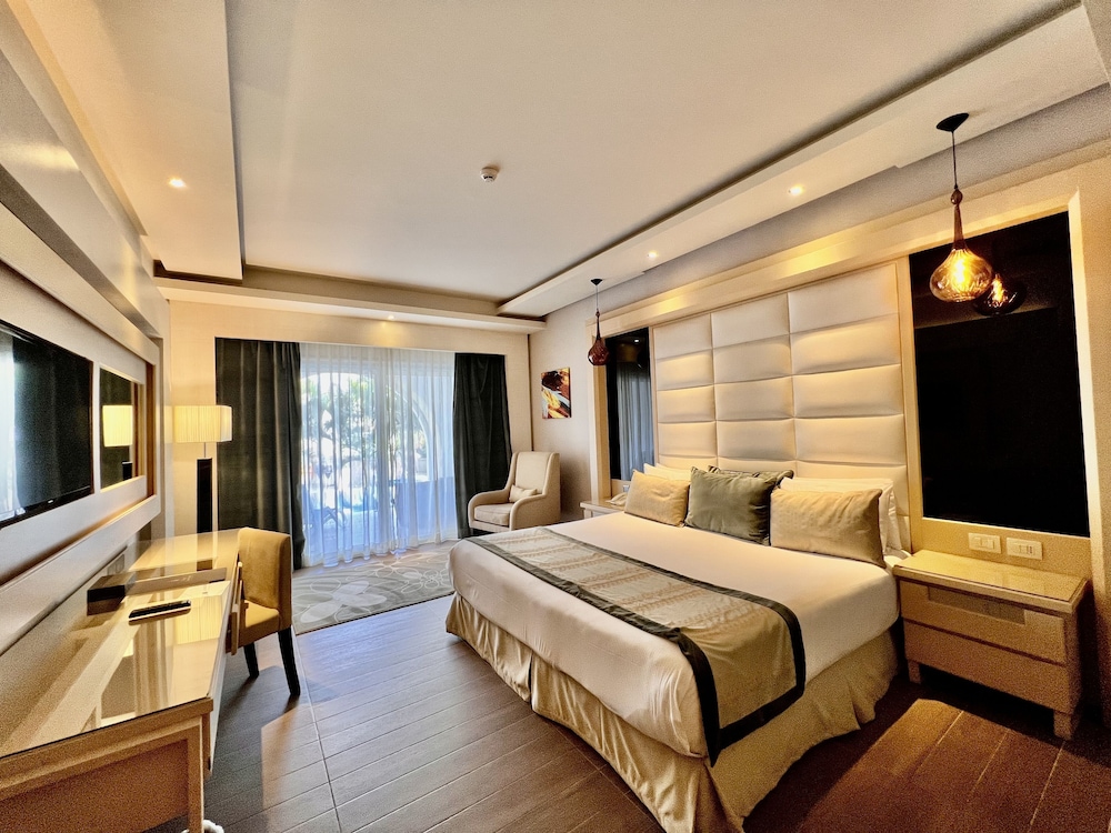 Deluxe Swim Up Room