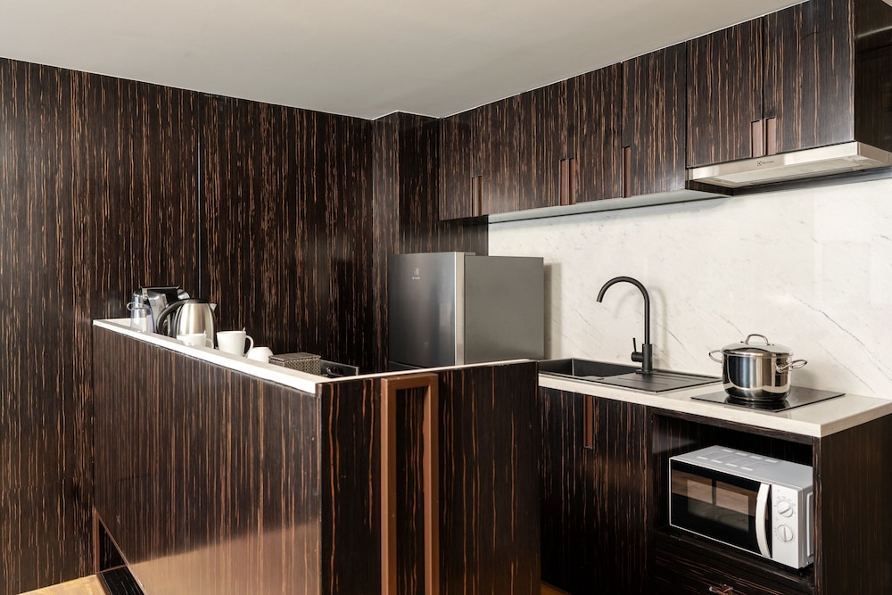 Executive Suite, 1 Bedroom, City View thumbnail 5