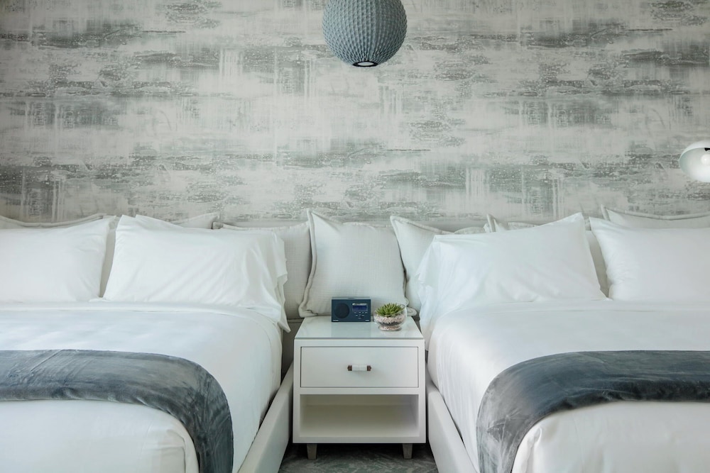 Room, 2 Queen Beds, Balcony (OCEAN) photo 2