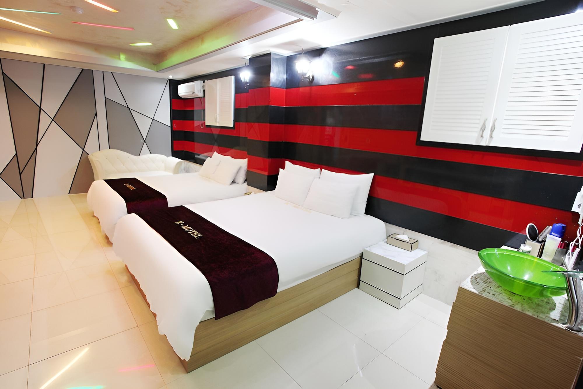 Room (Twin Room - Game Room 2 PCs (Bags ava) - Photo 5
