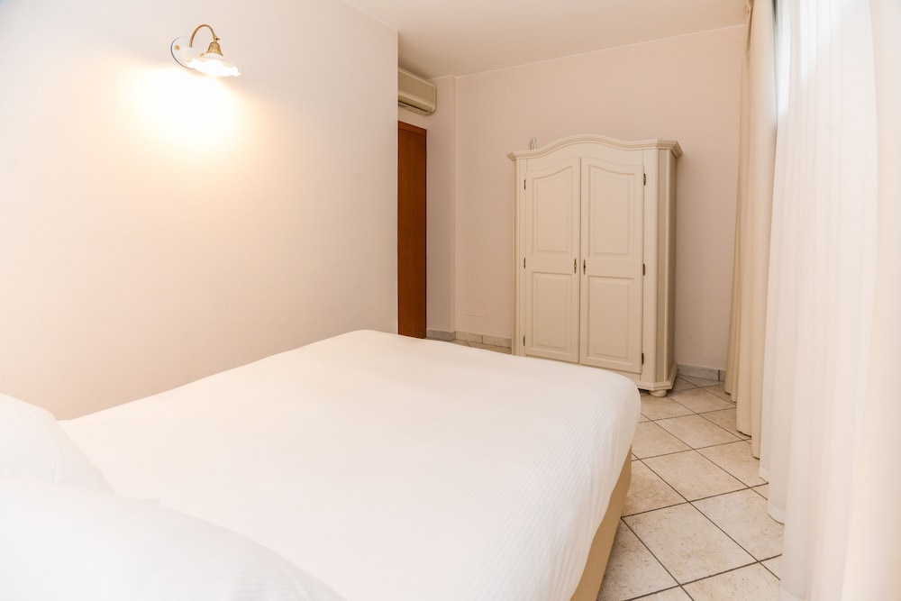 Apartment, 2 Bedrooms, 2 Bathrooms photo 3