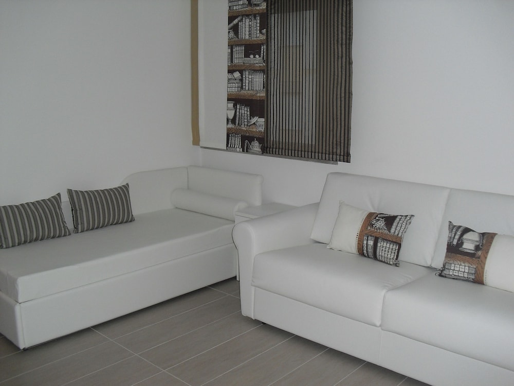 Junior Suite (Deluxe) - Photo 4